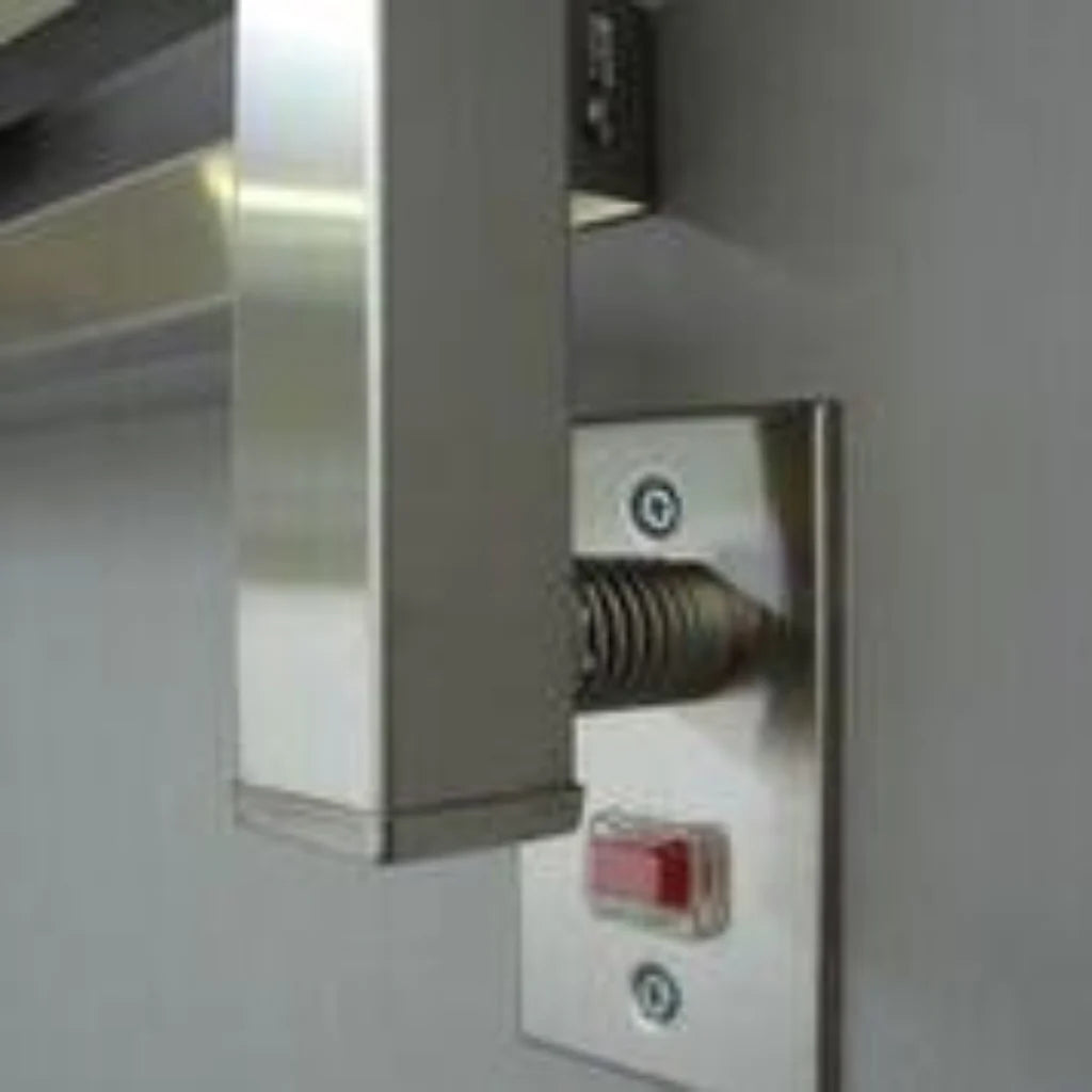 Amba_Quadro_Q-2033_Heated_Towel_Rack3_2500x_56fc6bf0-2554-4b97-8320-57023afe6175.webp